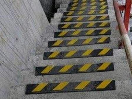 步梯抹灰常見(jiàn)問(wèn)題的原因及防治措施